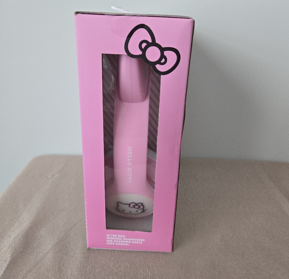 Hello Kitty Bluetooth Wireless Light-Up Headphones Pink LED Cat Ear Headset - Picture 6 of 10